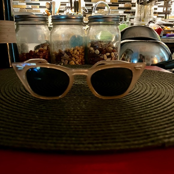 Vintage sunglasses - Picture 2 of 3